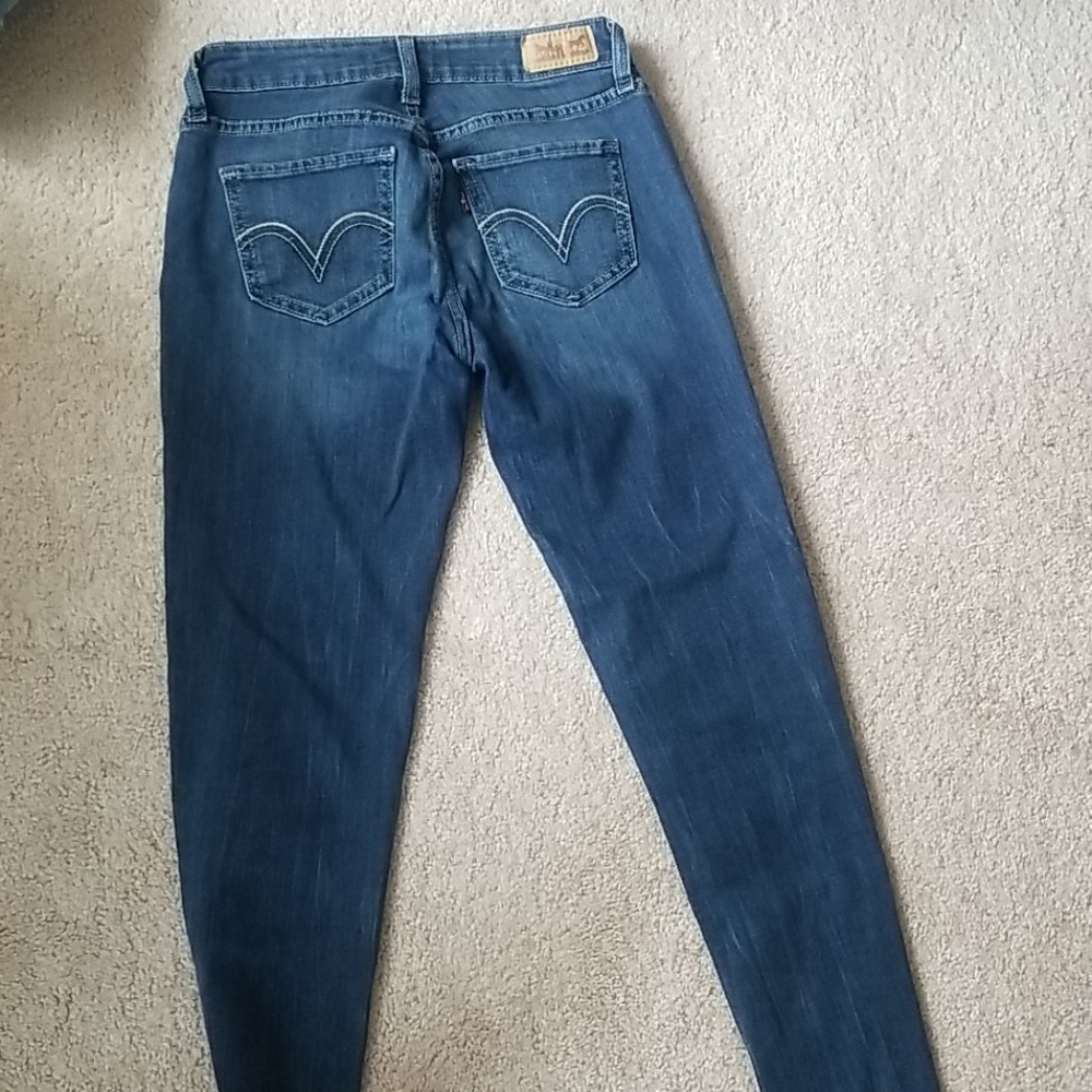 Levi's - Picture 2 of 4